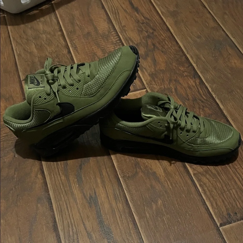 Nike Men's Forest Green Air Max 90 - Picture 1 of 6